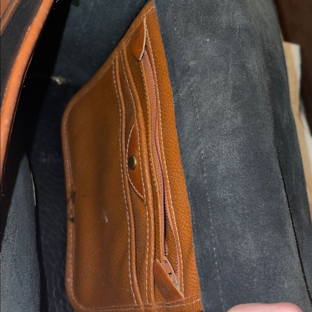 Vintage Dooney & Bourke Black and Tan All-Weather Leather Shoulder Bag - Picture 7 of 16